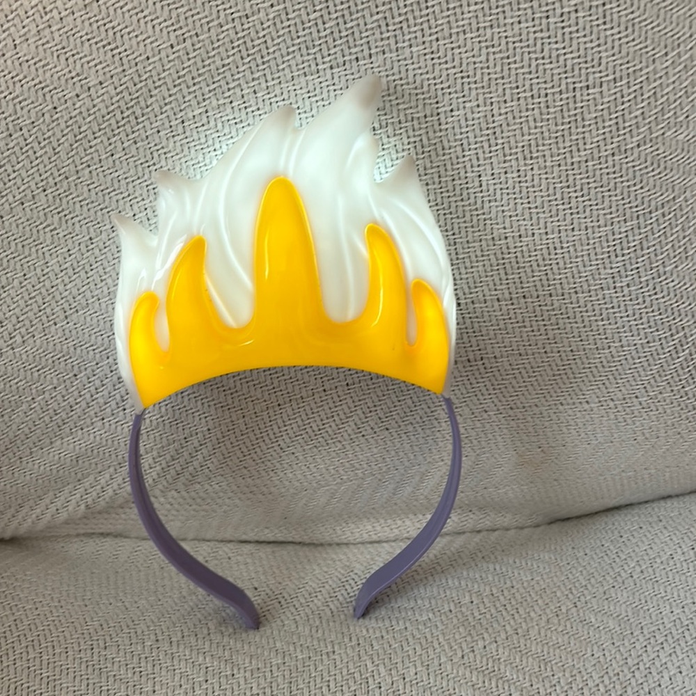 Disney Ursula Hair and Crown Light Up Headband.  3 light patterns.